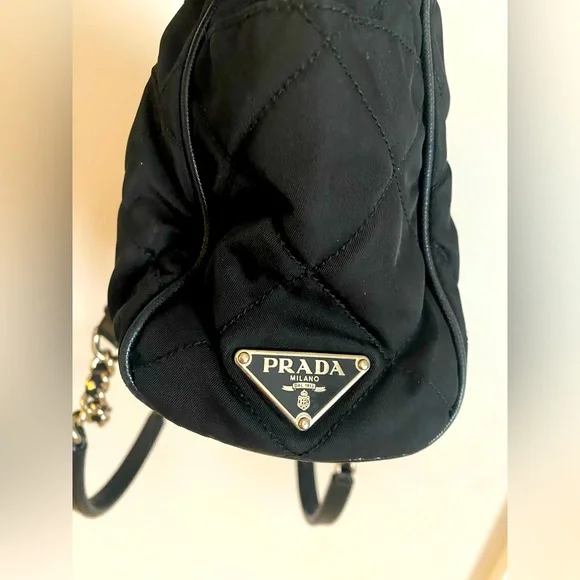 VINTAGE PRADA QUILTED NYLON CHAIN ACCENT SHOULD BAG - Picture 5 of 11